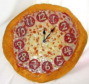 Циферблат на пицце