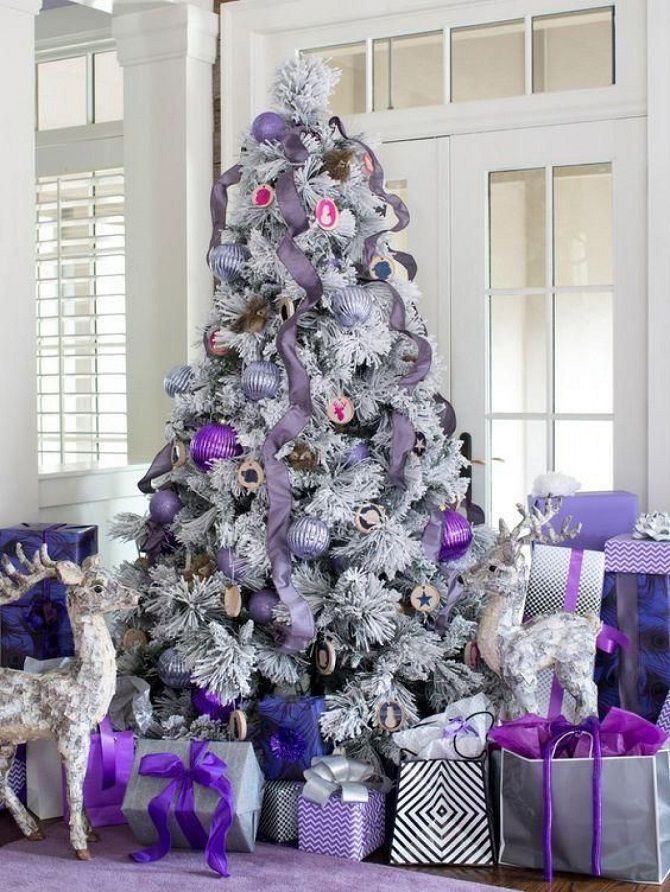 фиолетовый декор новогодней елки
